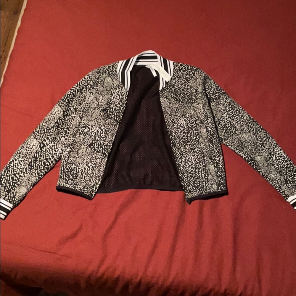 Fabletics Workout Bomber - image 1